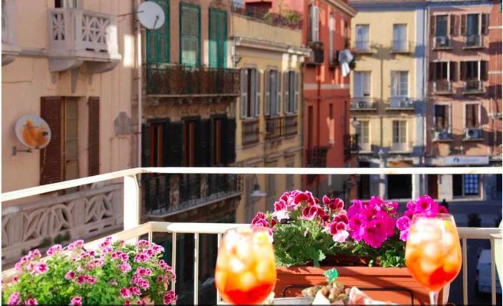 Centro Storico Via Sassari Accommodation 칼리아리 외부 사진