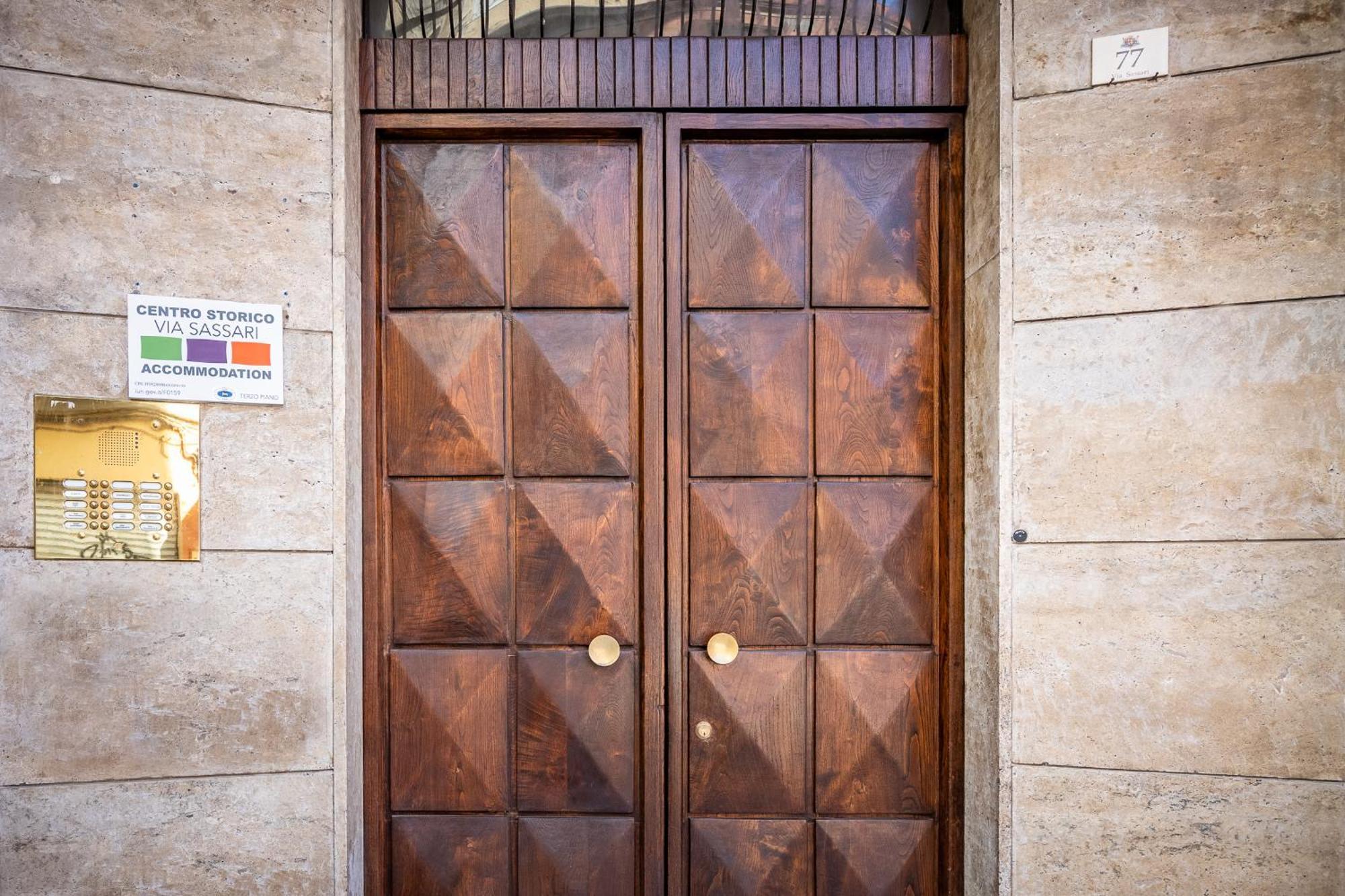 Centro Storico Via Sassari Accommodation 칼리아리 외부 사진